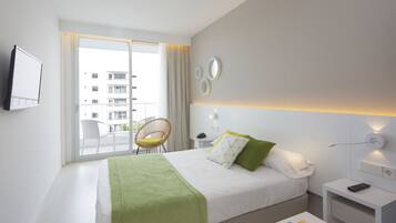 Escritorio, wifi gratis y ropa de cama