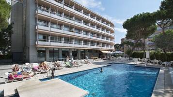 AuĂenpool, LiegestĂŒhle