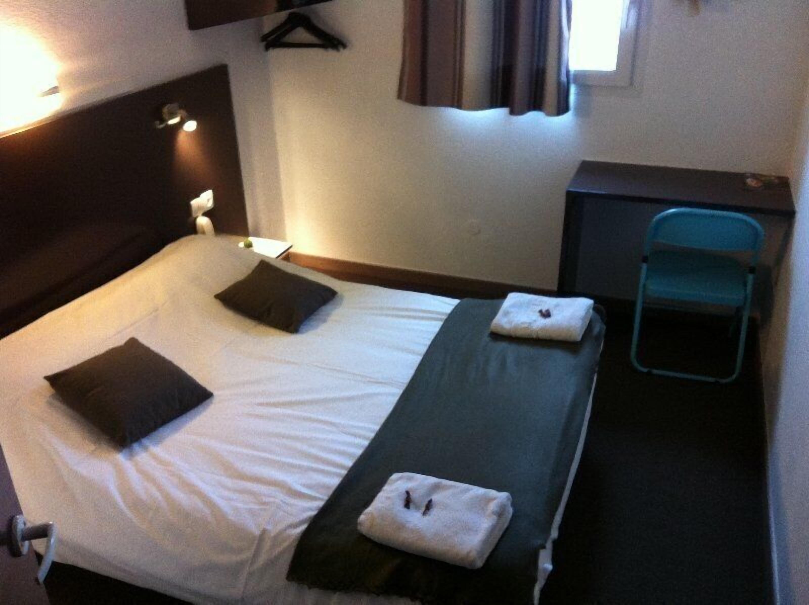 Desk, free WiFi, bed sheets