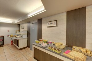 Buffet breakfast on weekends (EUR 8 per person)