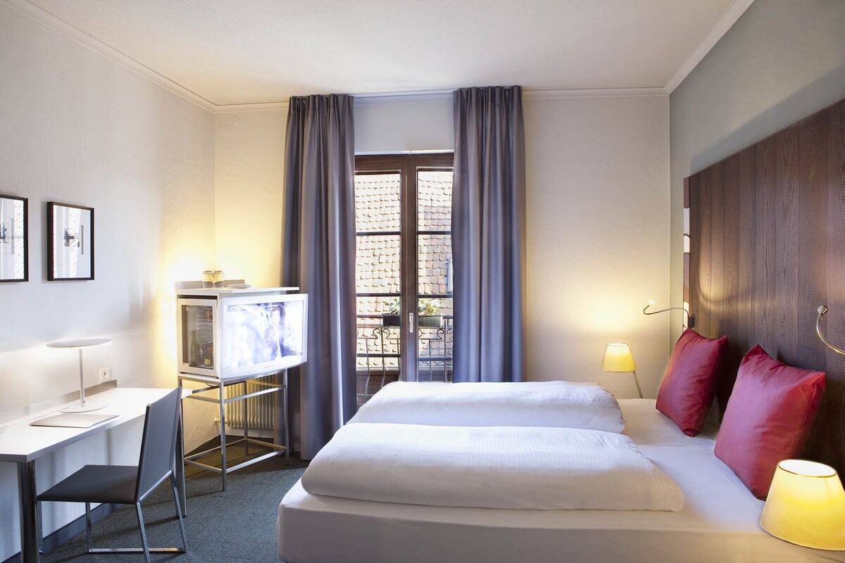 Premium bedding, minibar, in-room safe, desk