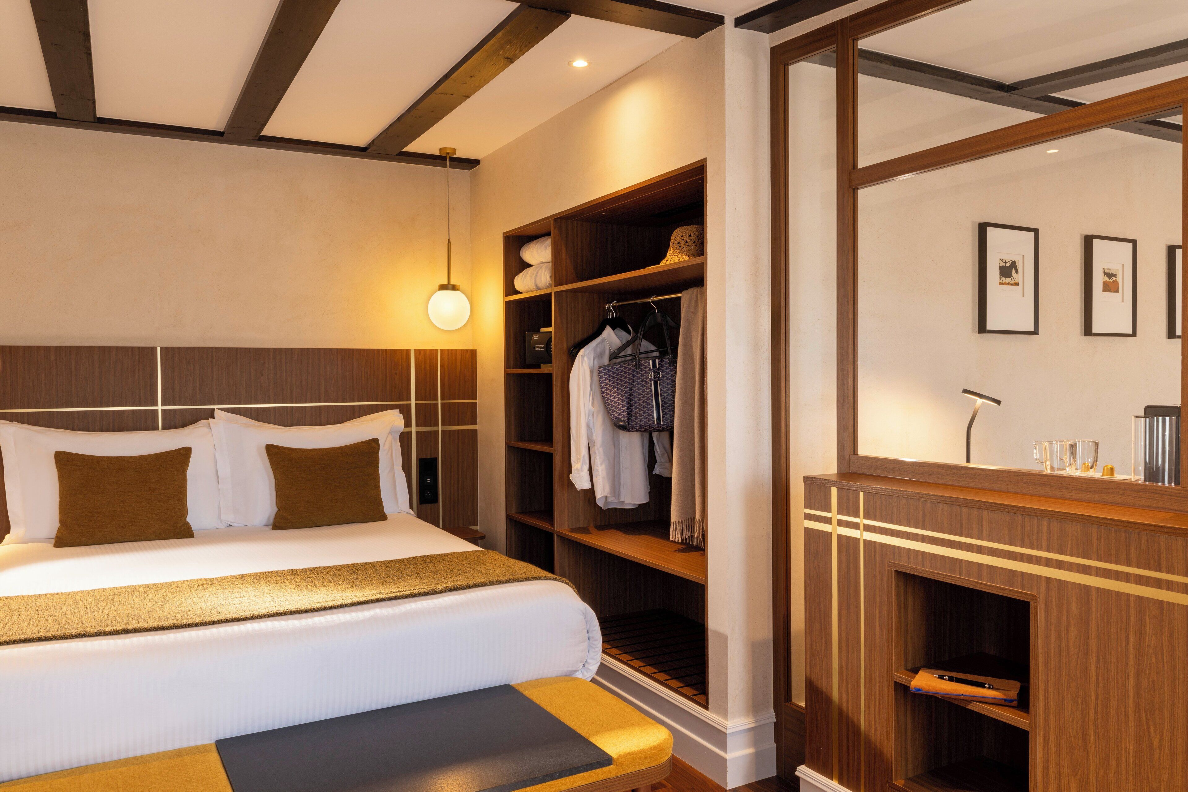 1 bedroom, premium bedding, minibar, in-room safe