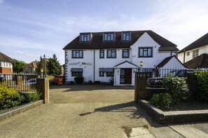 Exterior - The Brent Hotel  (Harrow)