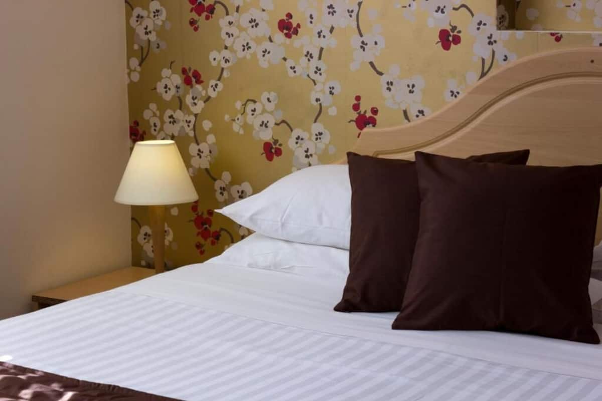 Desk, laptop workspace, iron/ironing board, free WiFi