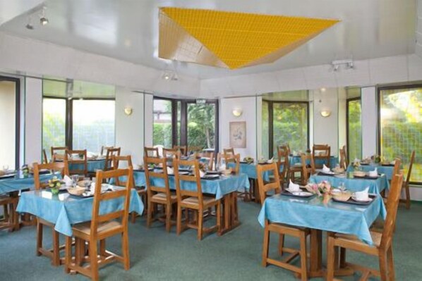Daily buffet breakfast (EUR 7.50 per person)