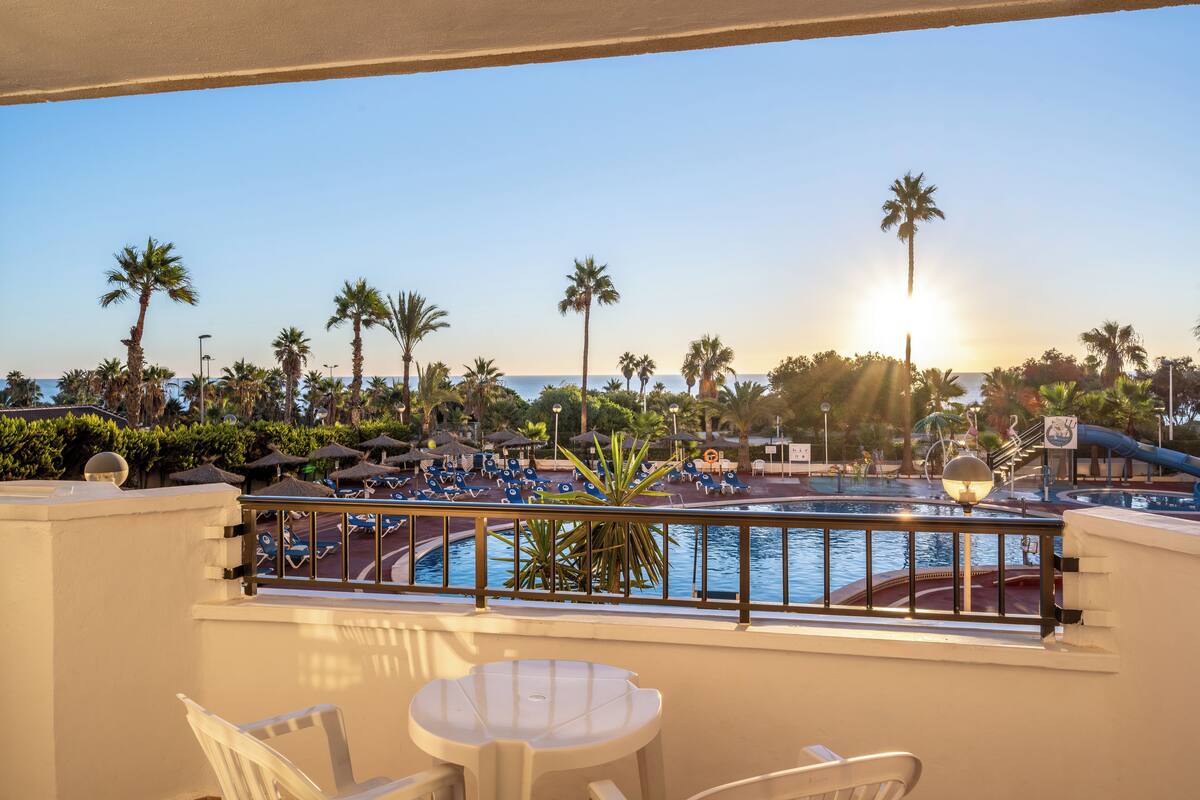 1 bedroom, memory-foam beds, minibar, in-room safe