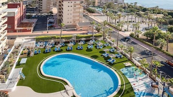 2 piscinas al aire libre, sombrillas, tumbonas