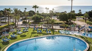 2 piscinas al aire libre, sombrillas, tumbonas