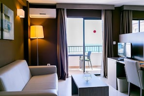 1 bedroom, memory-foam beds, minibar, in-room safe