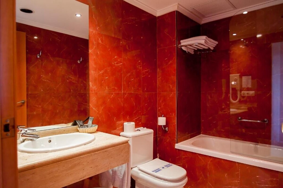 Bathroom | Eco-friendly toiletries, hair dryer, bidet, towels