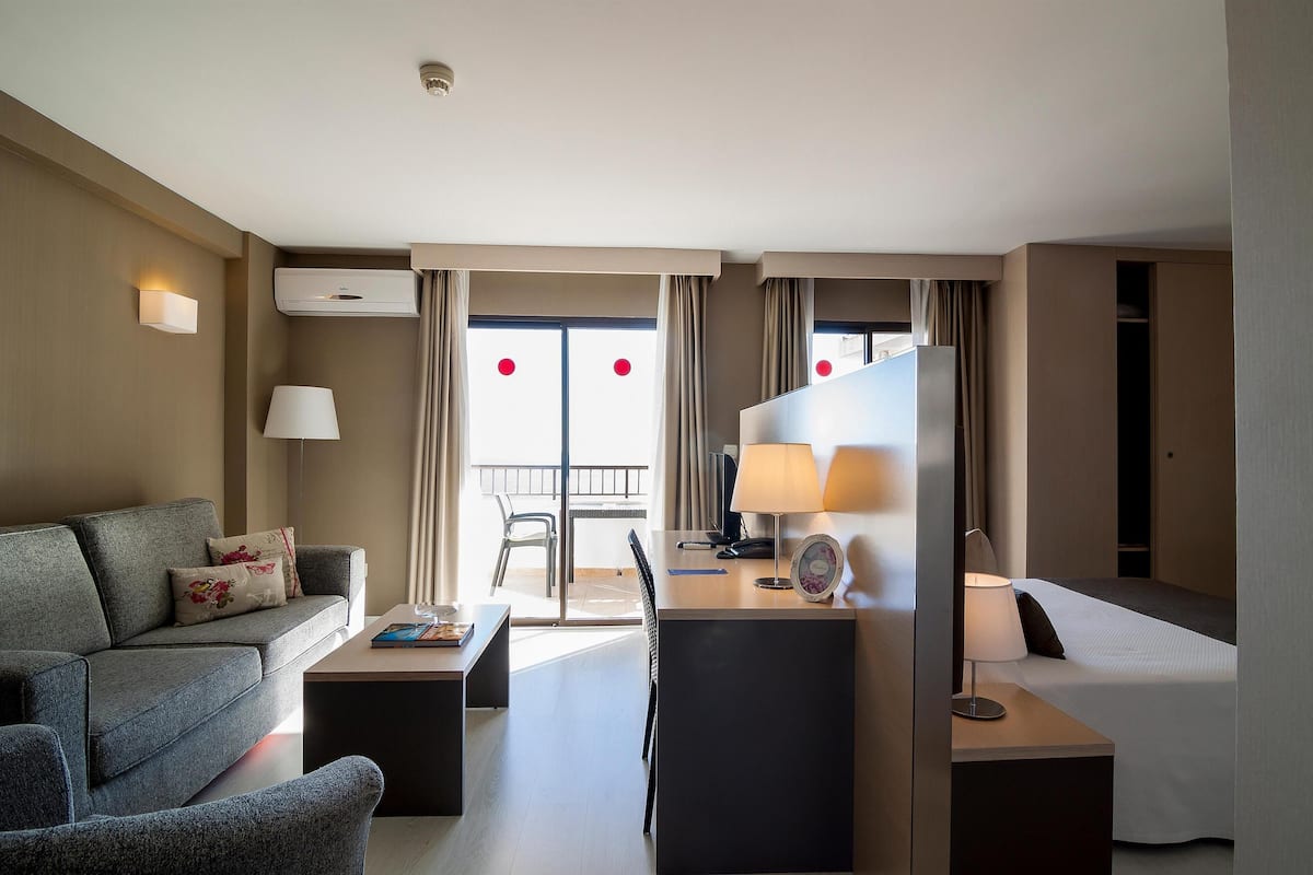 1 bedroom, memory-foam beds, minibar, in-room safe