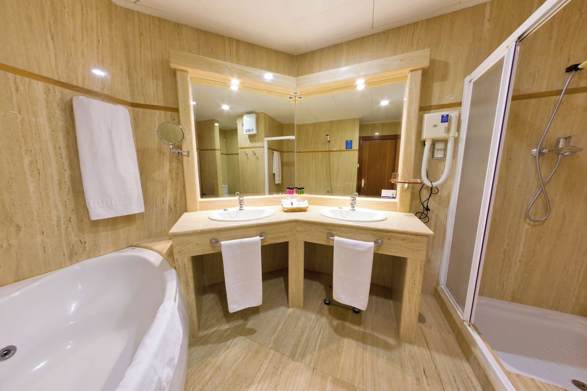 junior studio suite | bathroom | free toiletries, hair dryer, bidet, towels