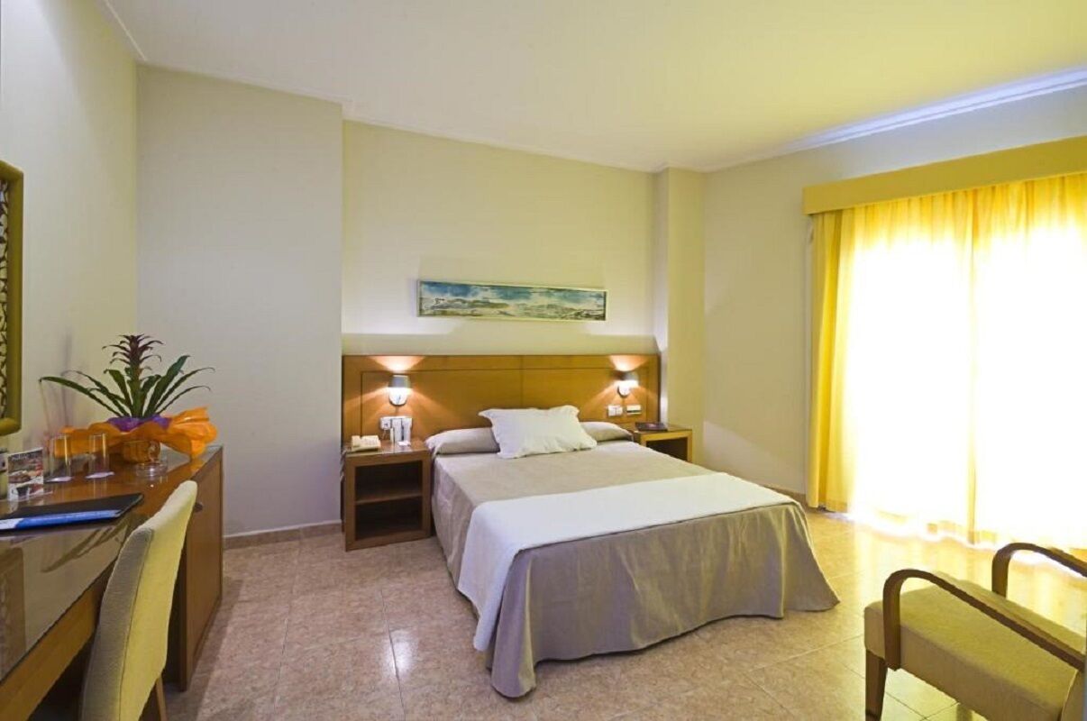 Down comforters, minibar, in-room safe, desk