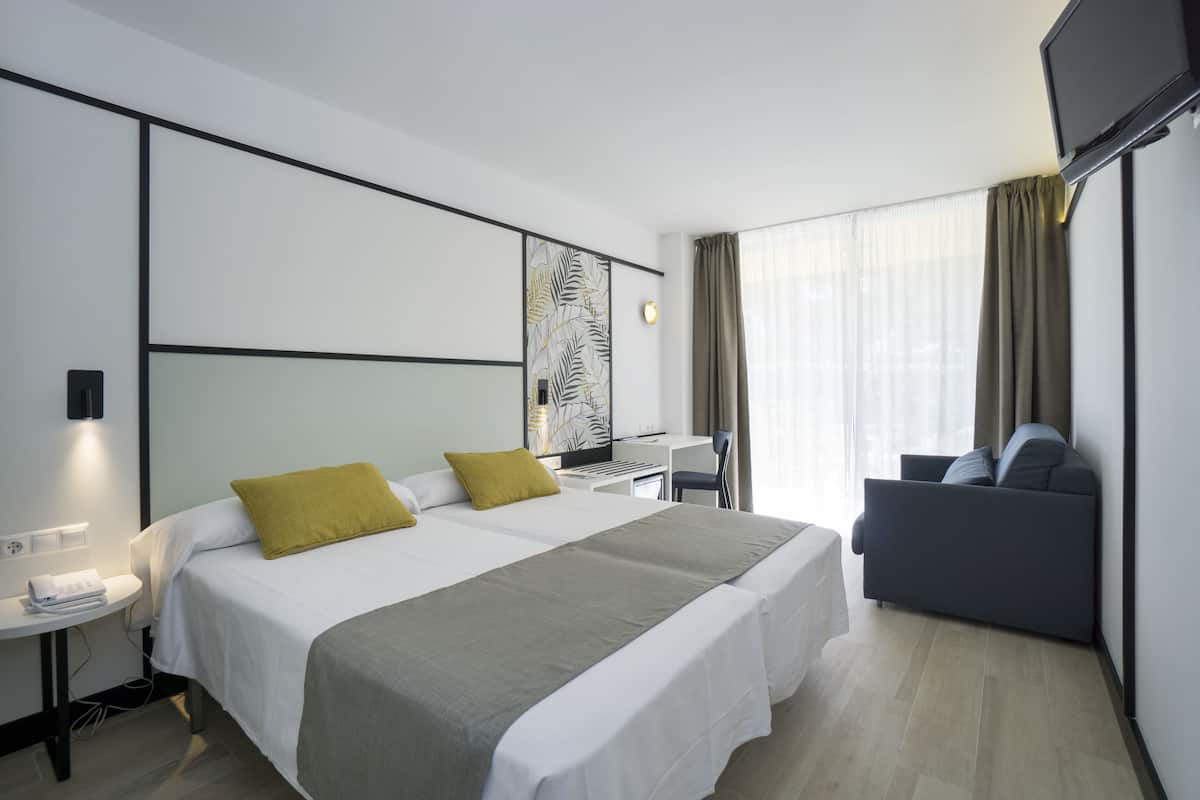 Cofres nos quartos, Wi-Fi de cortesia, roupa de cama
