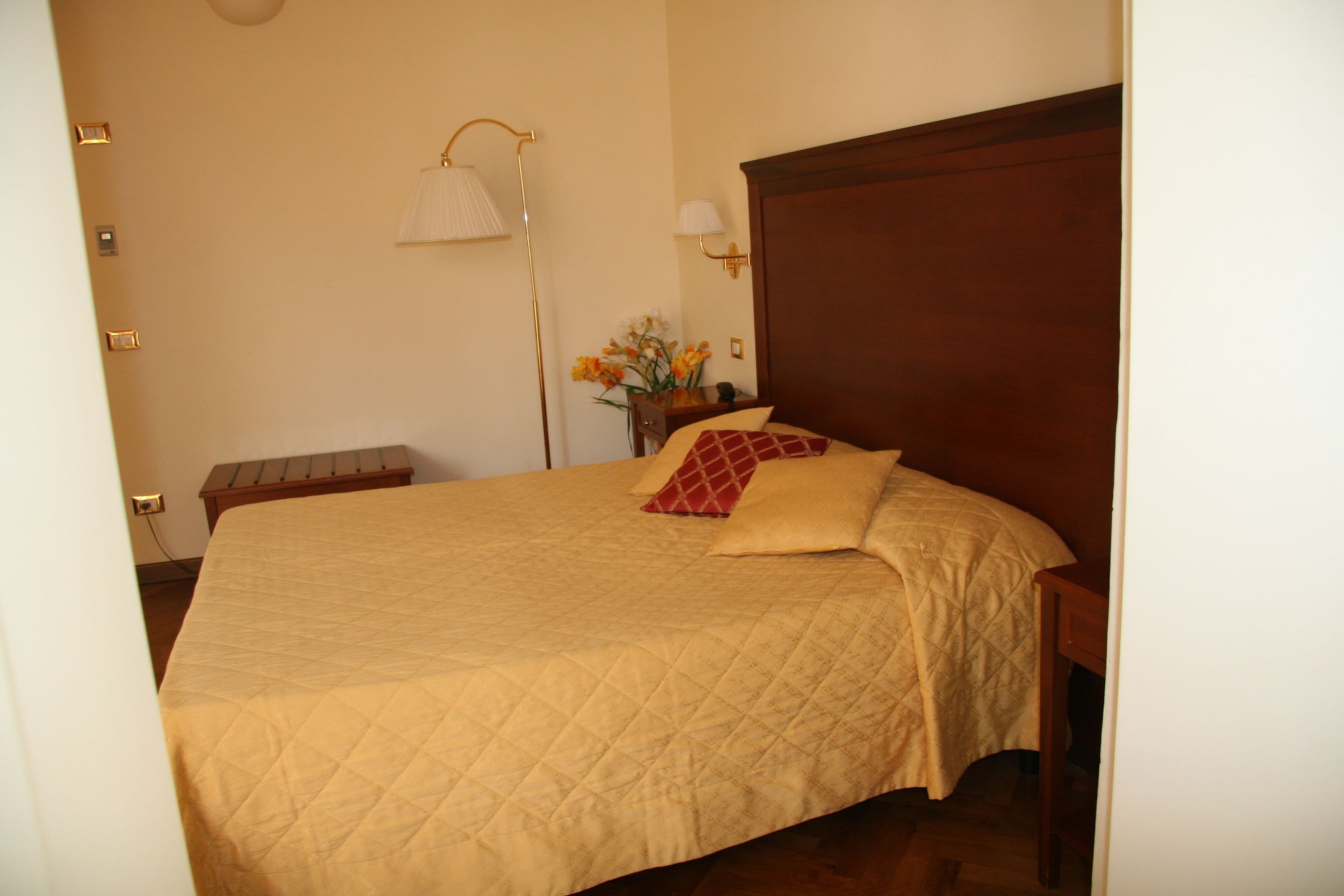 standard double or twin room | 16 bedrooms, down duvets, minibar, in-room safe