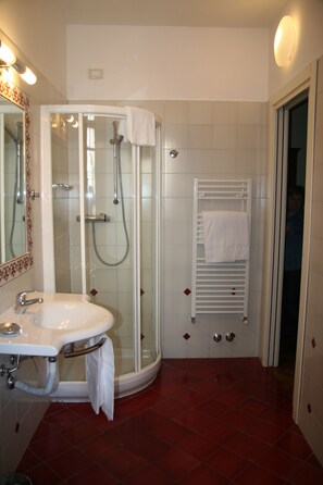 Chambre Standard Double ou avec lits jumeaux | Salle de bain