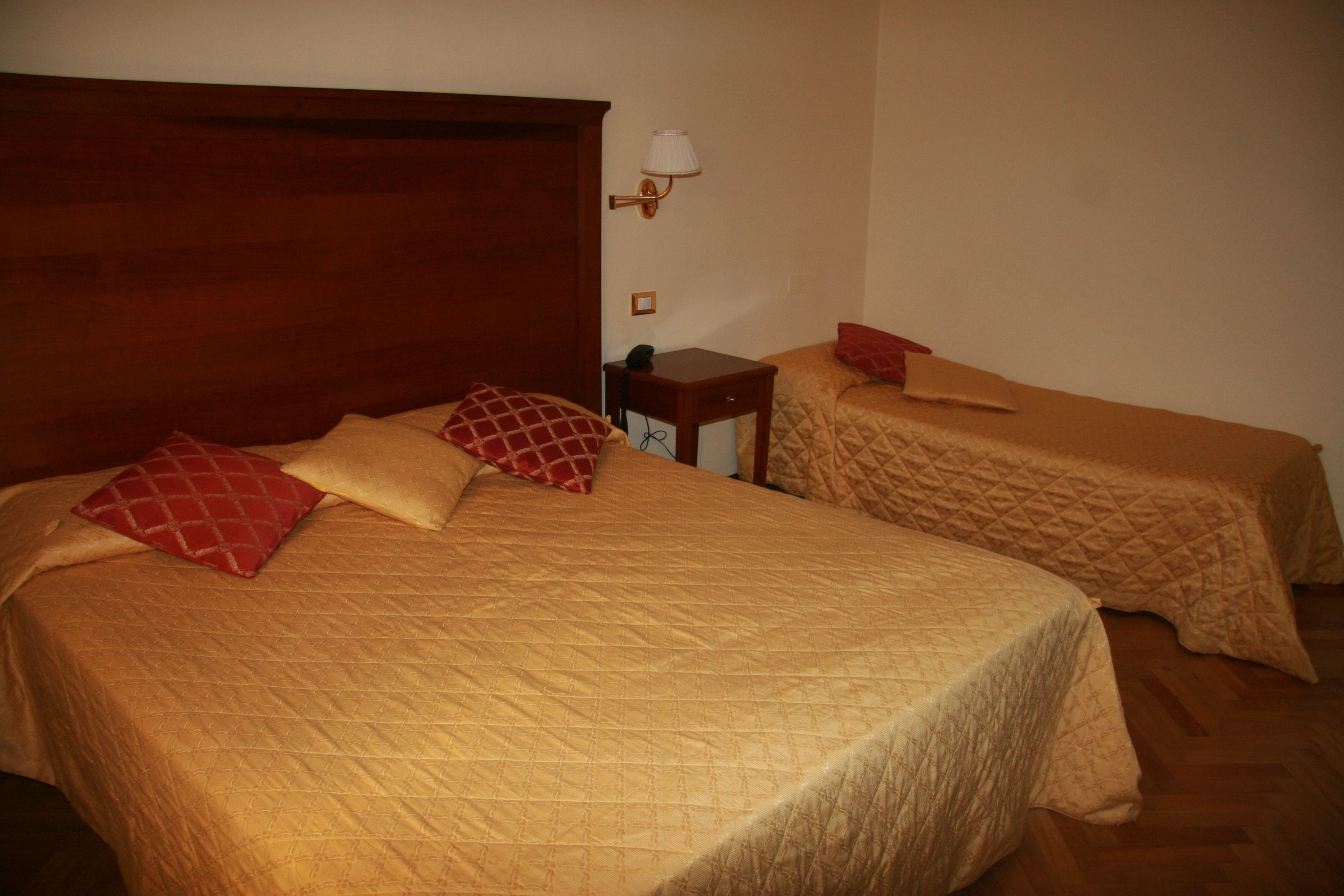 16 bedrooms, down duvets, minibar, in-room safe