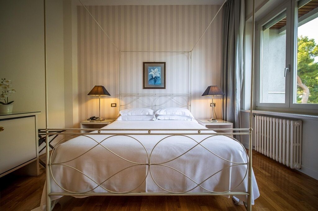 1 bedroom, premium bedding, minibar, in-room safe