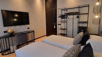 Habitación doble superior | Ropa de cama de alta calidad, minibar, caja fuerte
