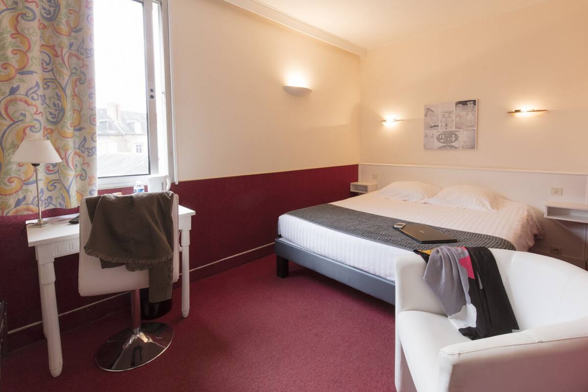 Standard Double Room | Blackout drapes, soundproofing, iron/ironing board (on request)
