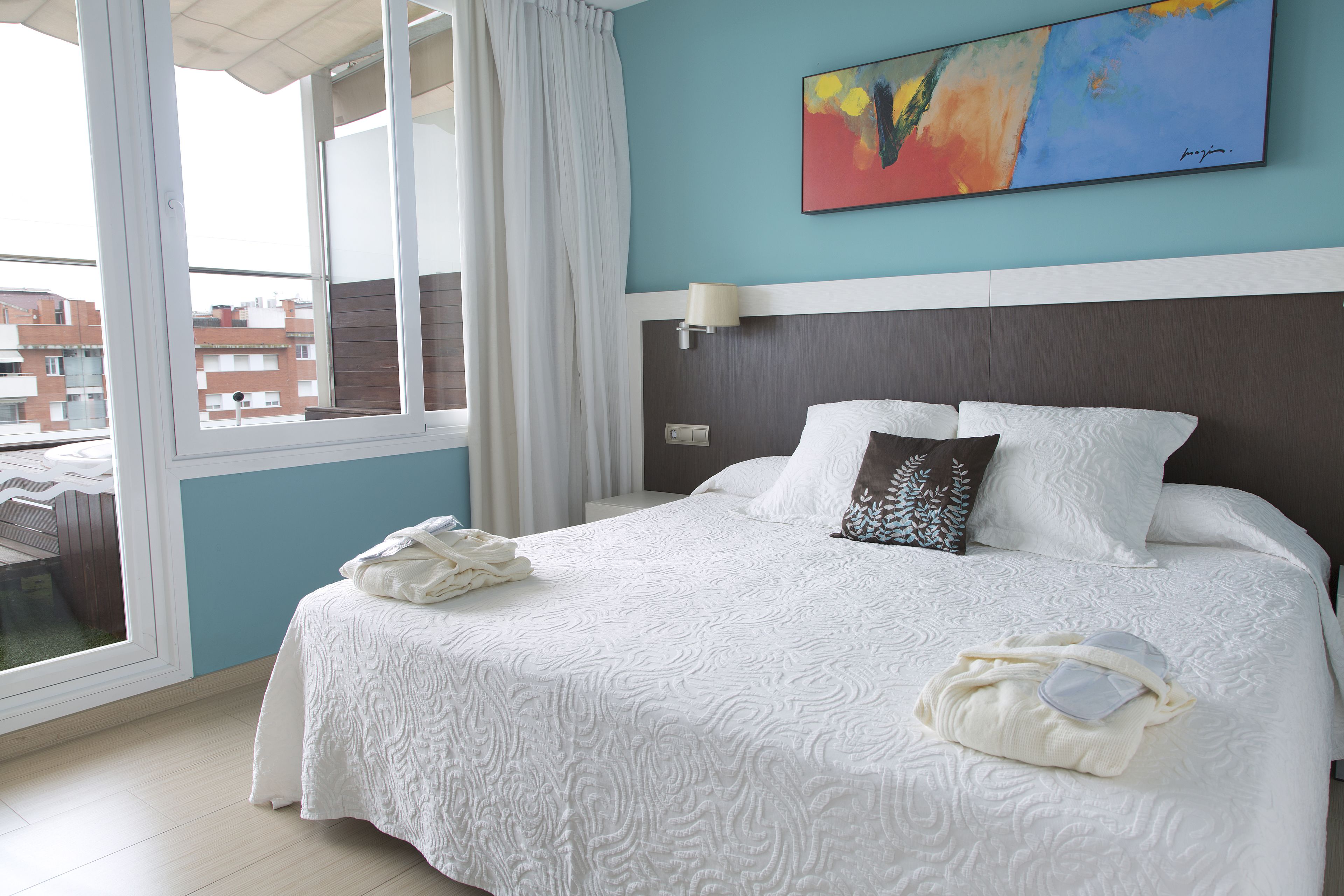 Suite junior | Caja fuerte, escritorio, cortinas opacas y wifi gratis