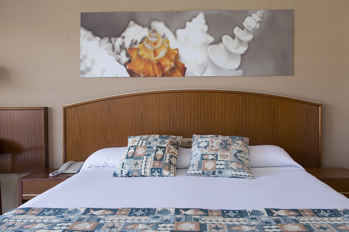 1 bedroom, in-room safe, desk, blackout curtains