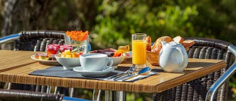 Daily buffet breakfast (EUR 12 per person)