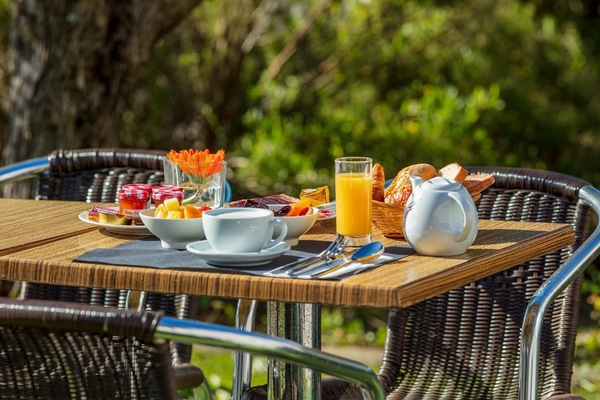Colazione a buffet, servita tutte le mattine (12 EUR a persona)