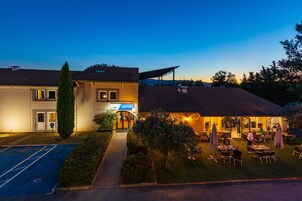 Fachada de la propiedad