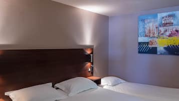 Chambre Triple | Literie de qualité supérieure, coffres-forts dans les chambres, bureau