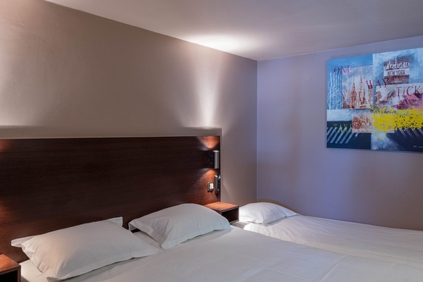 Triple Room | Premium bedding, in-room safe, desk, blackout drapes