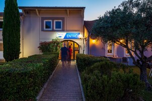 Fachada de la propiedad