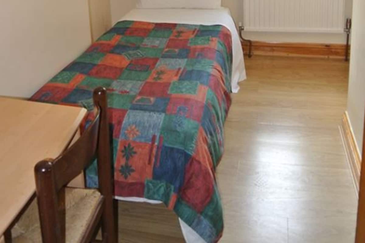 Singola Basic, 1 letto singolo, bagno condiviso | Ferro/asse da stiro, Wi-Fi gratuito