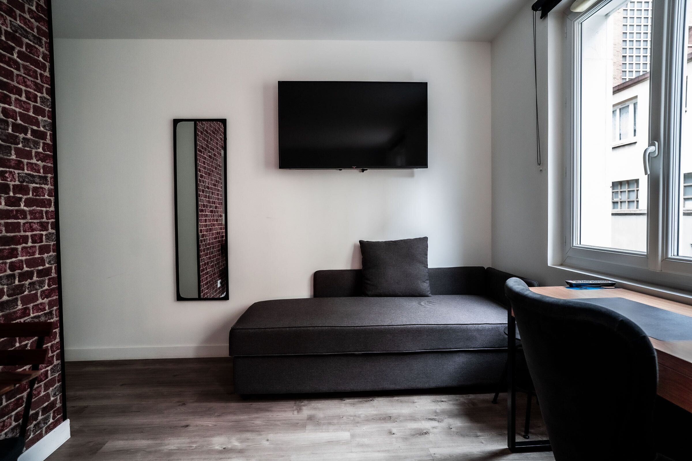 1 bedroom, desk, blackout curtains, soundproofing