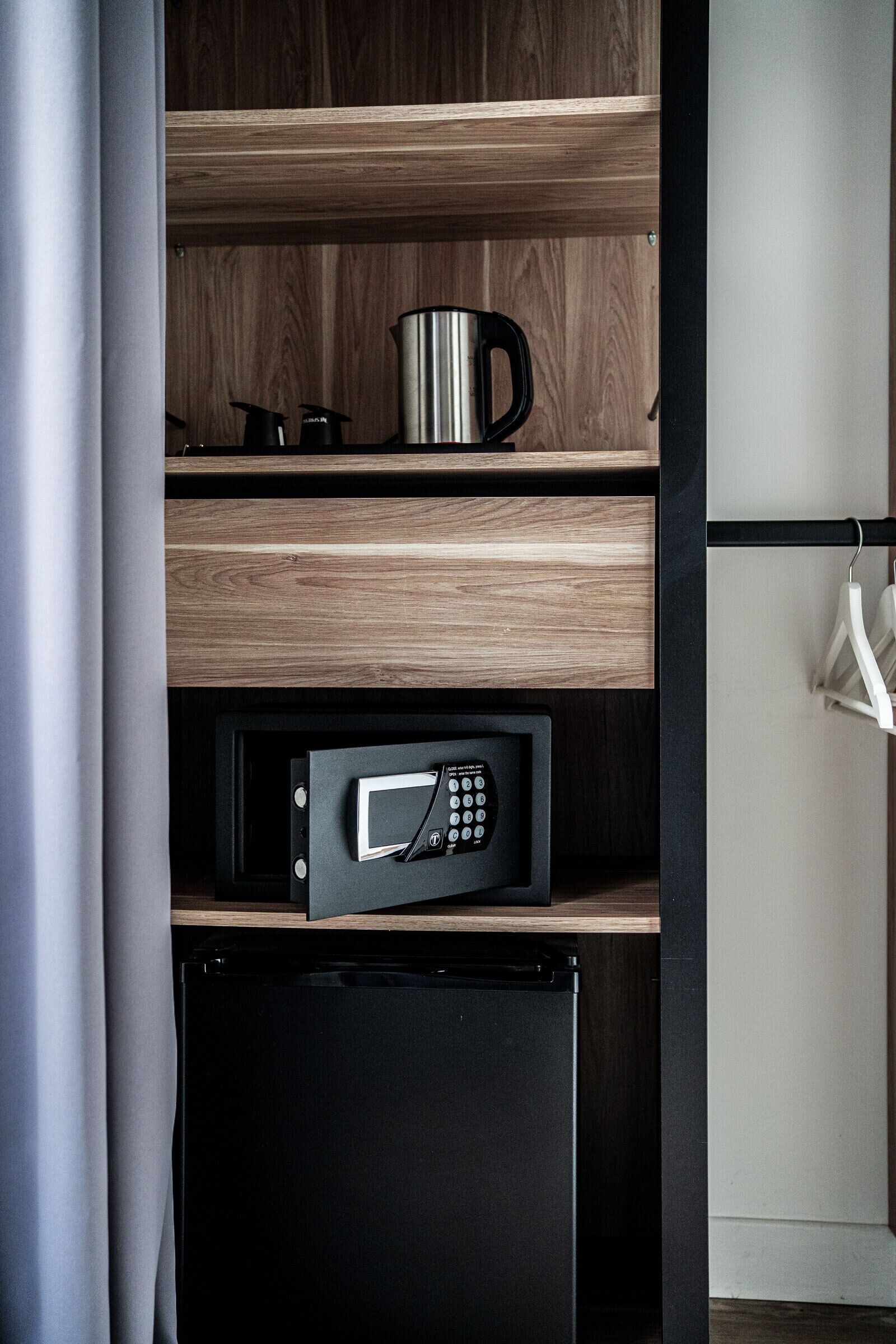 1 bedroom, desk, blackout curtains, soundproofing