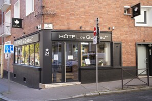 Front of property - Hotel de Quebec (Rouen)