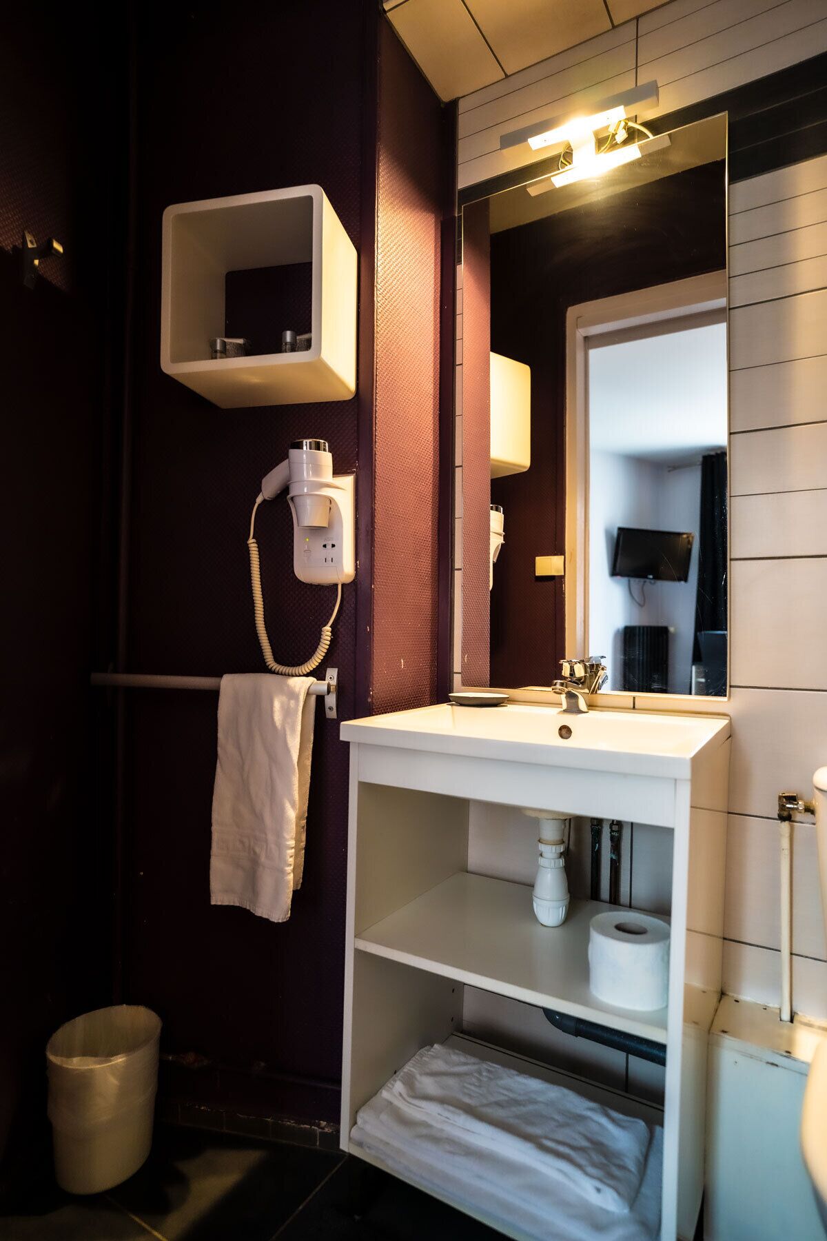 standard double room, non smoking, air conditioning | bathroom | shower, hair dryer, towels, soap