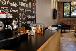Tägliches Frühstücksbuffet gegen Gebühr