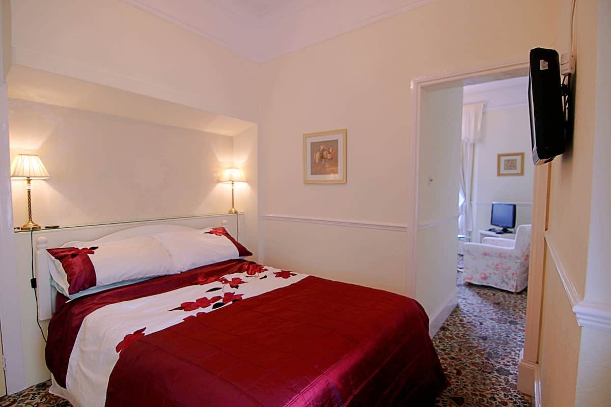 Junior Double Room, 1 Bedroom, Ensuite | Premium bedding, individually decorated, individually furnished, desk