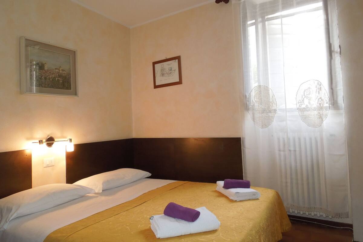 Economy Double Room, Private Bathroom | Frette Italian sheets, minibar, in-room safe, blackout drapes