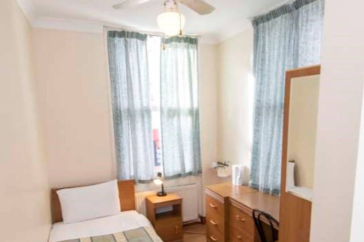 Single Room | Iron/ironing board, free WiFi