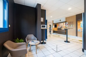 ロビー応接スペース