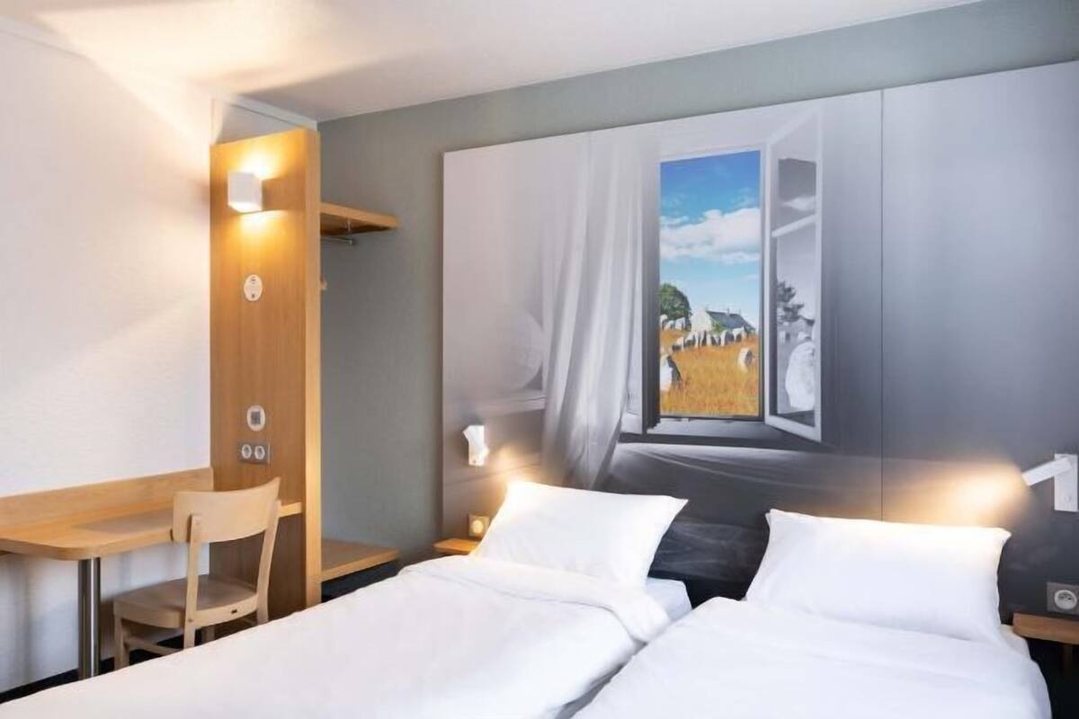 Ropa de cama de alta calidad y escritorio