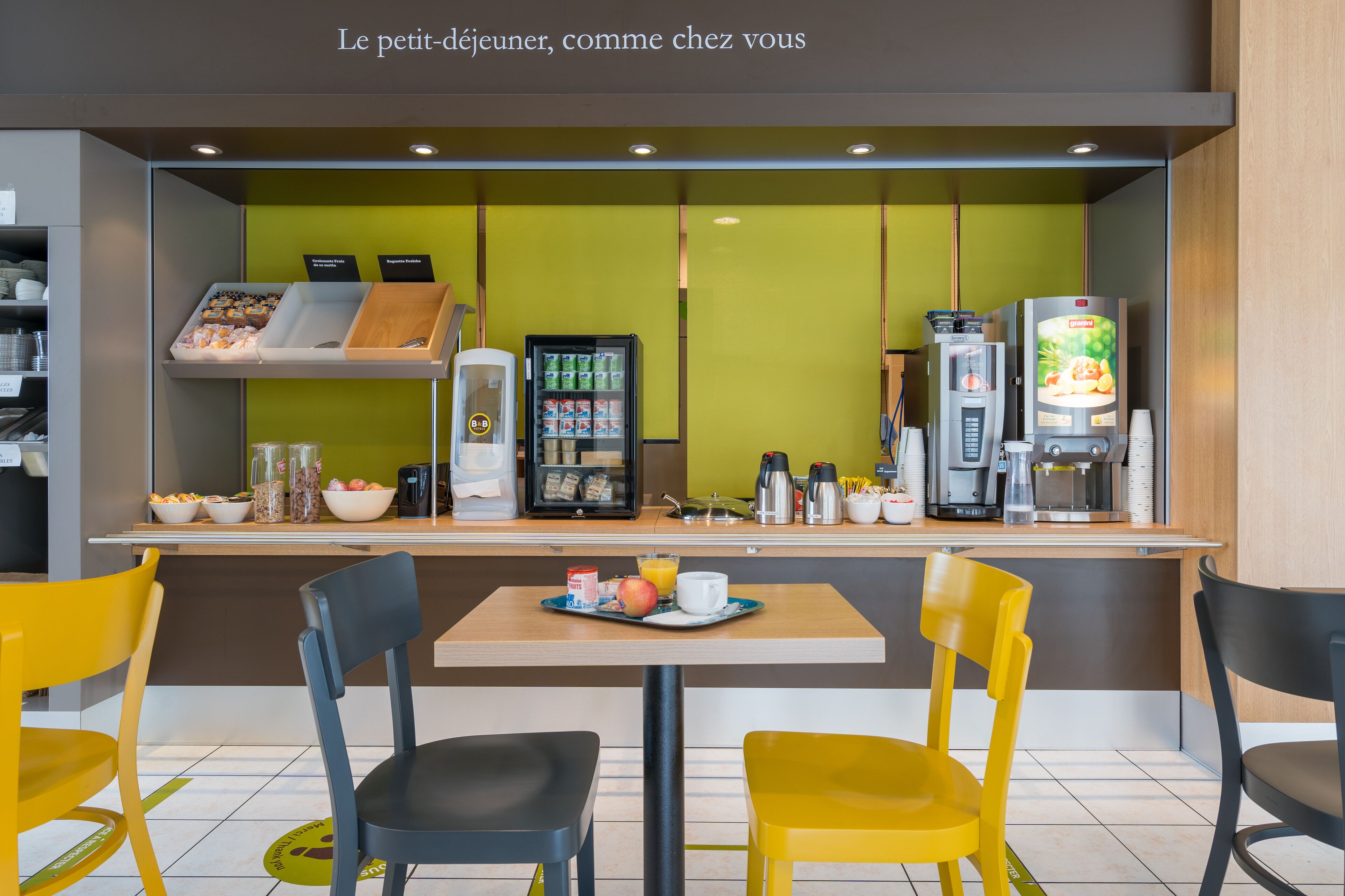 daily buffet breakfast for a fee