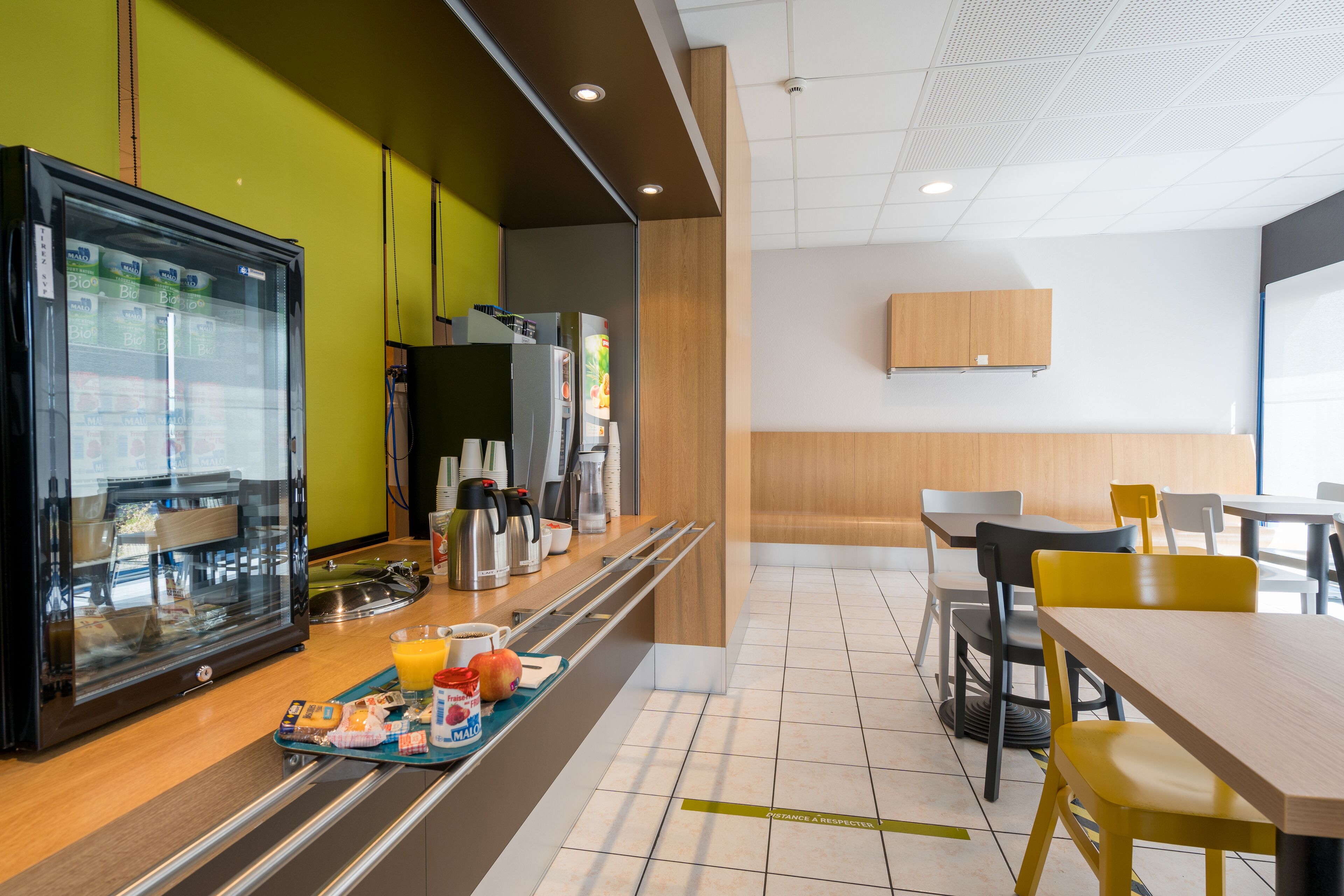 daily buffet breakfast for a fee