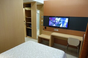 Double Room | In-room safe, desk, soundproofing, free WiFi - Hostal Cervelo (Madrid)