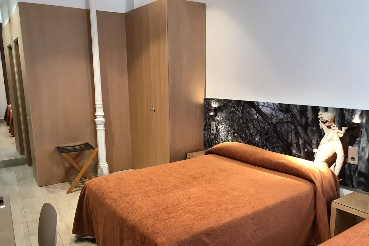 In-room safe, desk, soundproofing, free WiFi