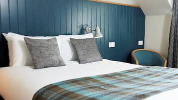 Habitación doble | Tabla de planchar con plancha, wifi gratis y ropa de cama