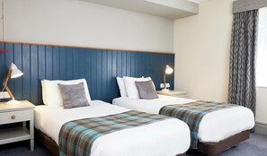 Accessible Twin | Iron/ironing board, free WiFi, bed sheets - St Leonard's Hotel by Greene King Inns (Ringwood)