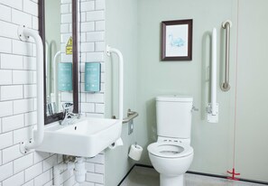 Accessible Twin | Bathroom | Hair dryer, towels - St Leonard's Hotel by Greene King Inns (Ringwood)